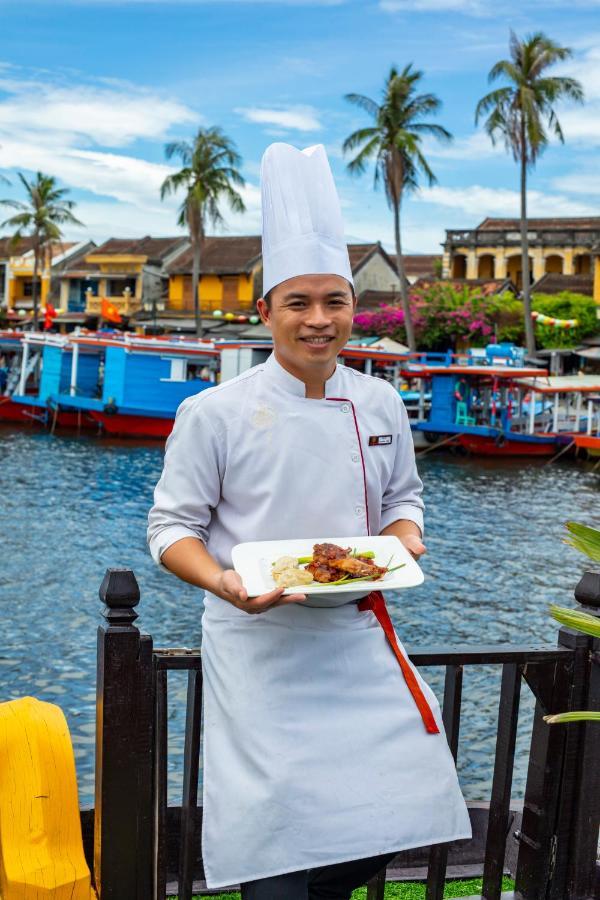 Little Riverside Hoi An . A Luxury Hotel & Spa Exteriér fotografie A Vietnamese chef