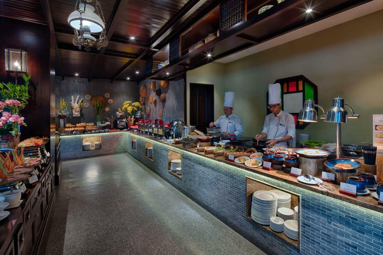 Little Riverside Hoi An . A Luxury Hotel & Spa Exteriér fotografie The buffet at the restaurant