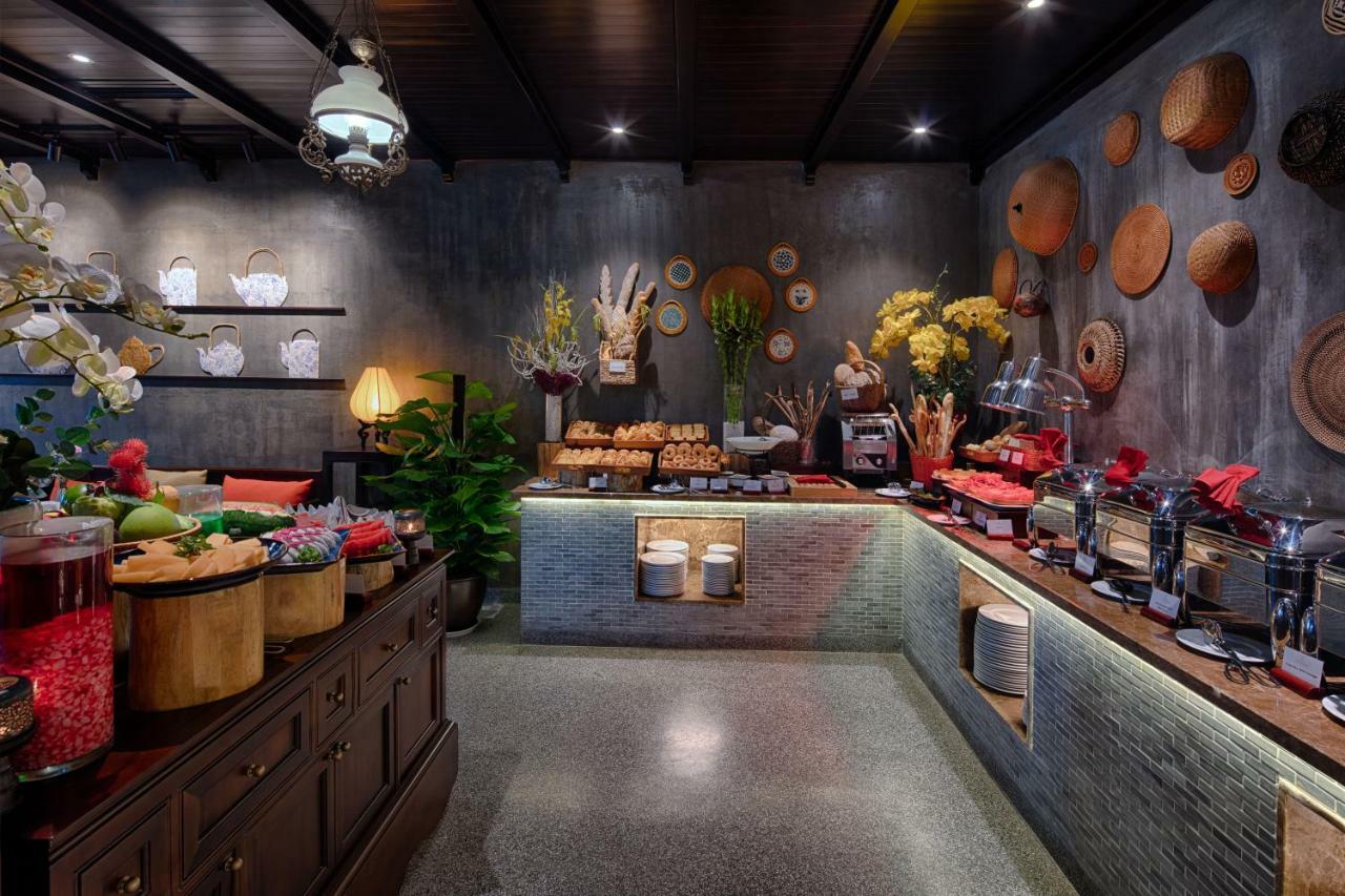 Little Riverside Hoi An . A Luxury Hotel & Spa Exteriér fotografie The buffet at the restaurant